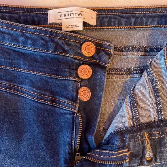 Eighty-two Slim Denim Jeans. - Picture 2 of 7